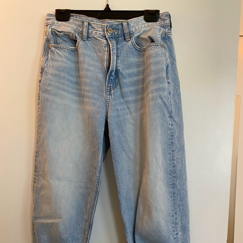 American Eagle high rise mom jeans size 6